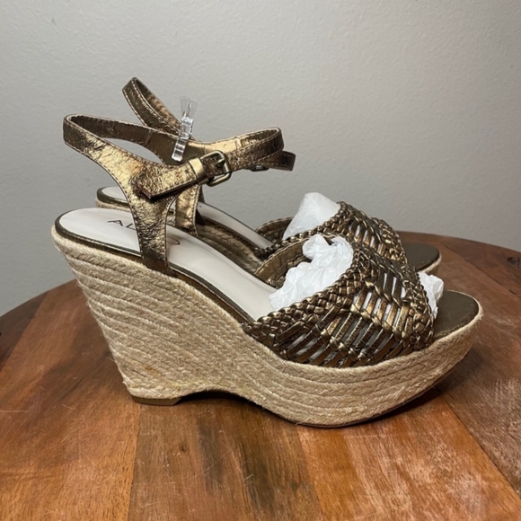 Aldo Metallic Gold Wedge Sandals Women's Size 7.5 - Picture 2 of 8